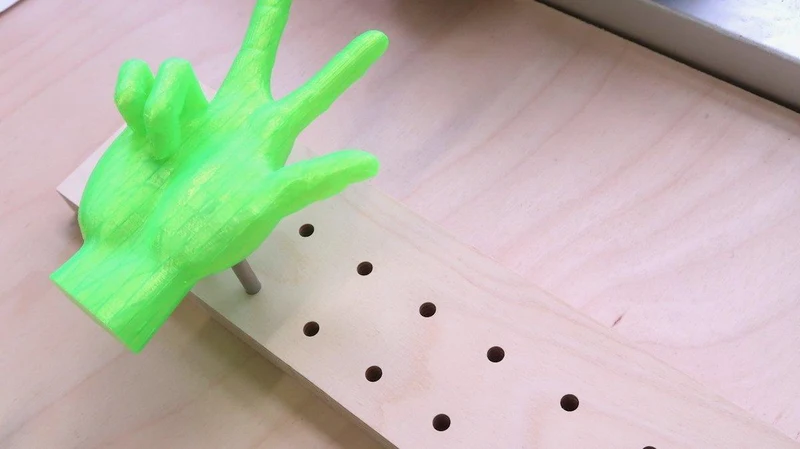 Patère main déco en impression 3D – crochet mural design pour pegboard