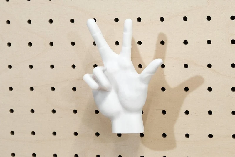 Patère main déco en impression 3D – crochet mural design pour pegboard