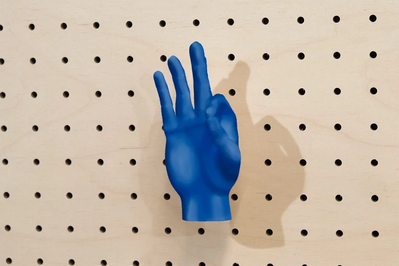 Patère main déco en impression 3D – crochet mural design pour pegboard
