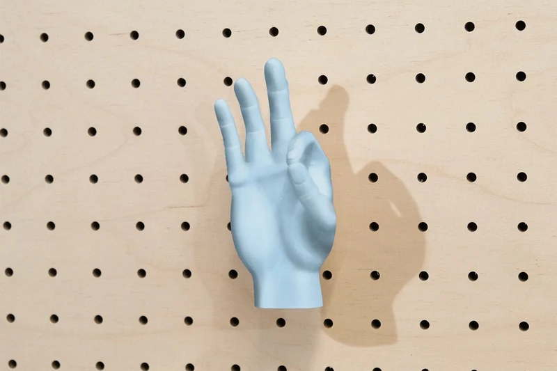Patère main déco en impression 3D – crochet mural design pour pegboard