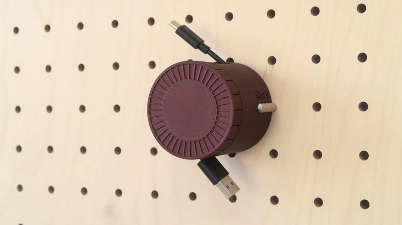 Enrouleur de câble pour pegboard – range-câble mural panneau perforé