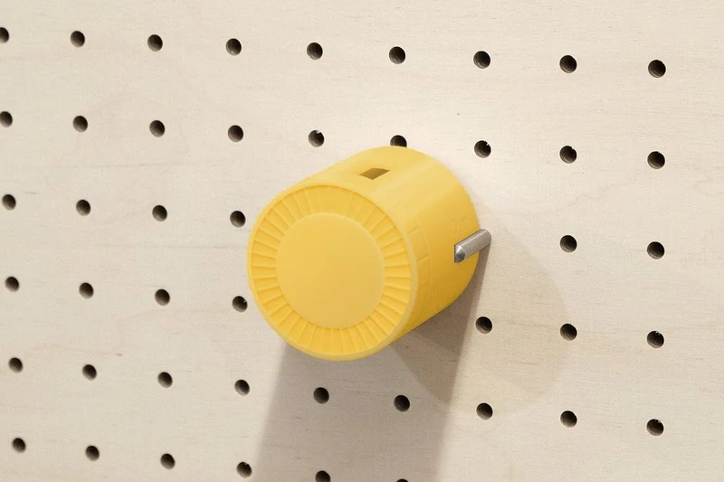 Enrouleur de câble pour pegboard – range-câble mural panneau perforé