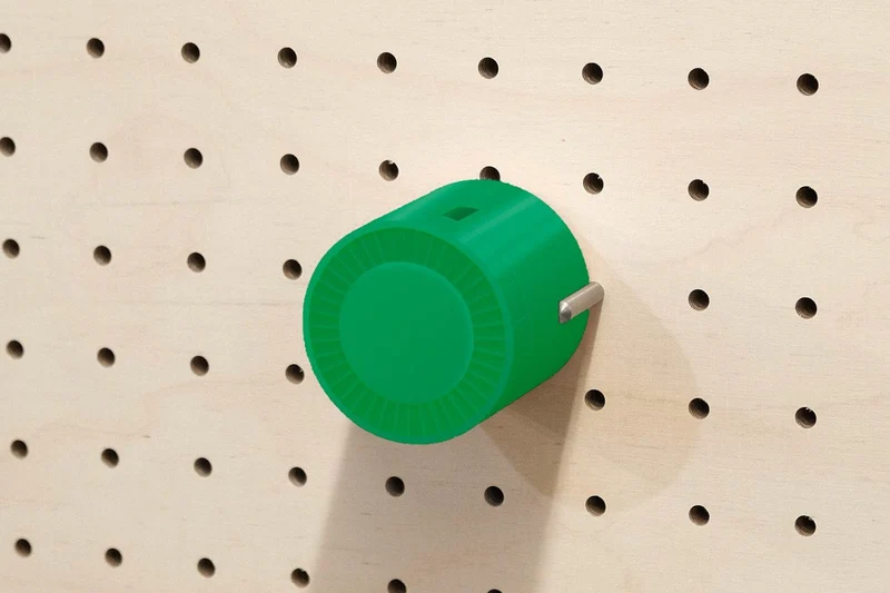 Enrouleur de câble pour pegboard – range-câble mural panneau perforé