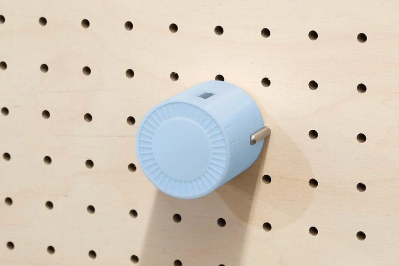 Enrouleur de câble pour pegboard – range-câble mural panneau perforé