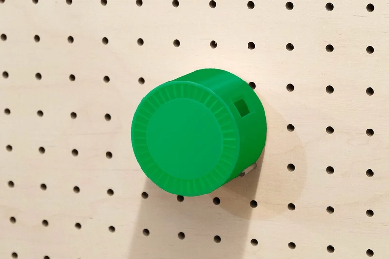 Enrouleur de câble pour pegboard – range-câble mural panneau perforé