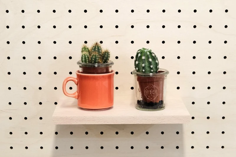 Étagère en bois massif pour pegboard – tablette murale panneau perforé