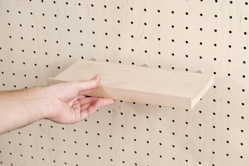 Étagère en bois massif pour pegboard – tablette murale panneau perforé