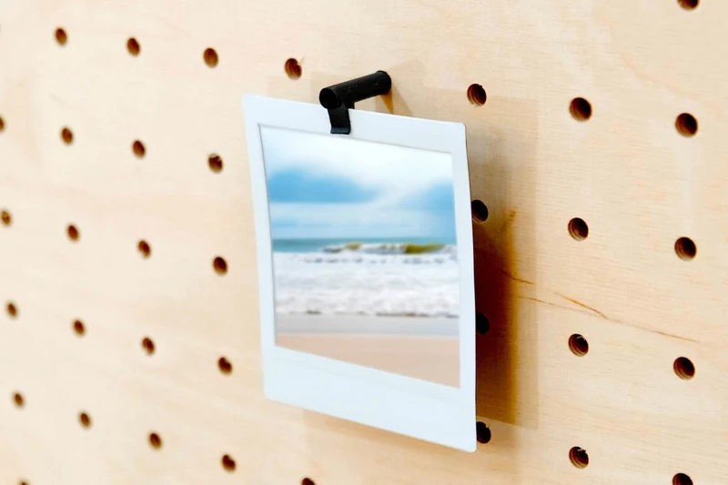 Porte-photos et pinces à cartes pour pegboard – impression 3D murale