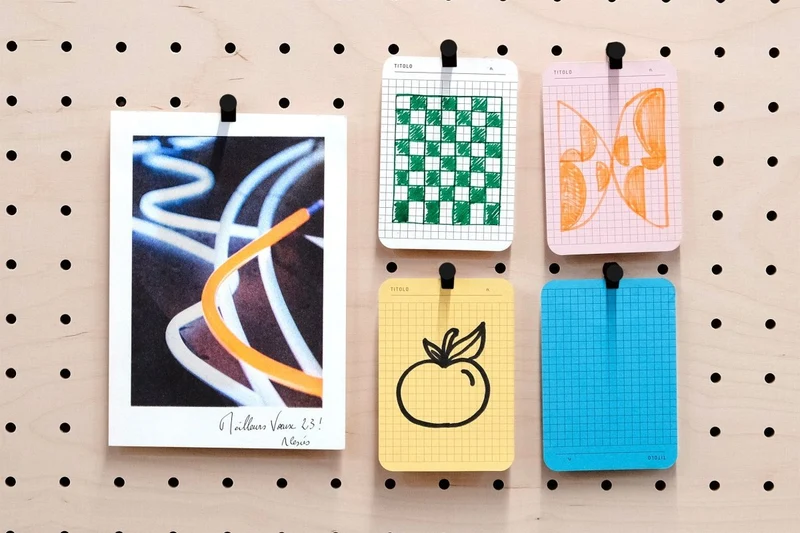 Porte-photos et pinces à cartes pour pegboard – impression 3D murale