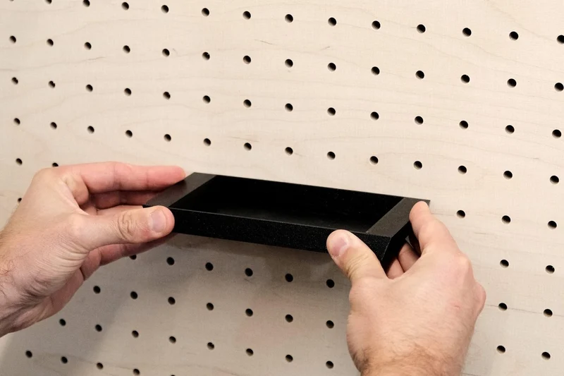 Plateau vide-poche flottant pour pegboard – étagère murale panneau perforé
