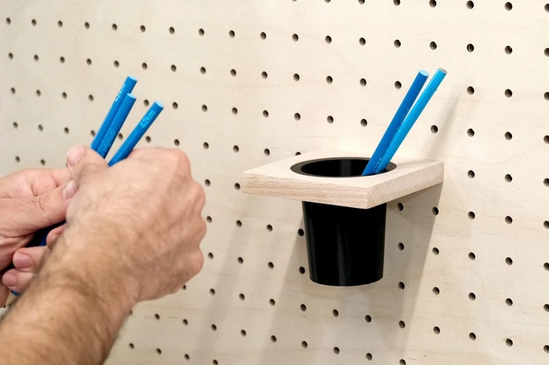 Pot à crayons suspendu pour pegboard – organiseur mural panneau perforé
