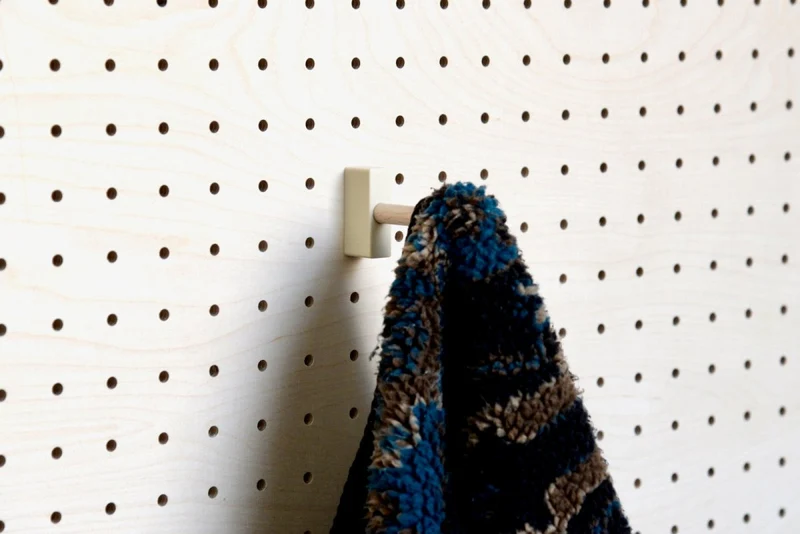 Patère robuste – porte-manteau mural pour pegboard et panneau perforé