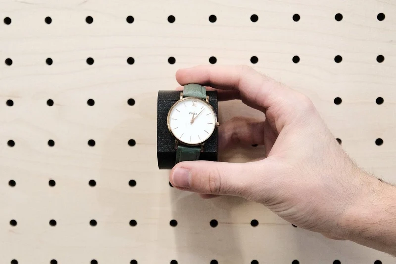 Porte-montre mural pour pegboard – support montre inox et impression 3D
