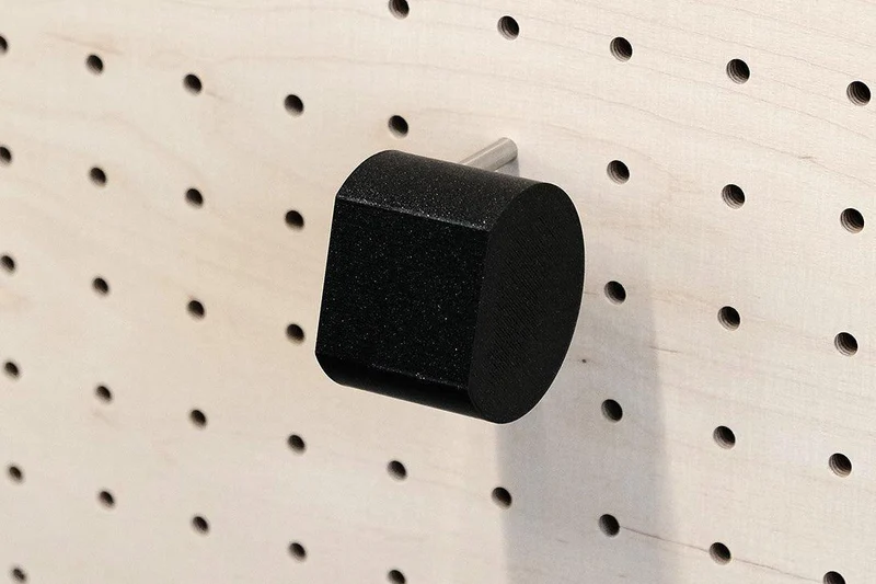 Porte-montre mural pour pegboard – support montre inox et impression 3D