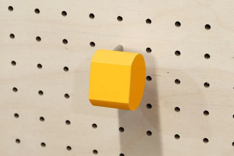 Porte-montre mural pour pegboard – support montre inox et impression 3D