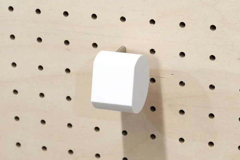 Porte-montre mural pour pegboard – support montre inox et impression 3D