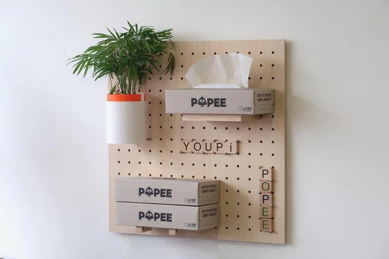 Lettres Scrabble en bois pour pegboard – signalétique murale déco
