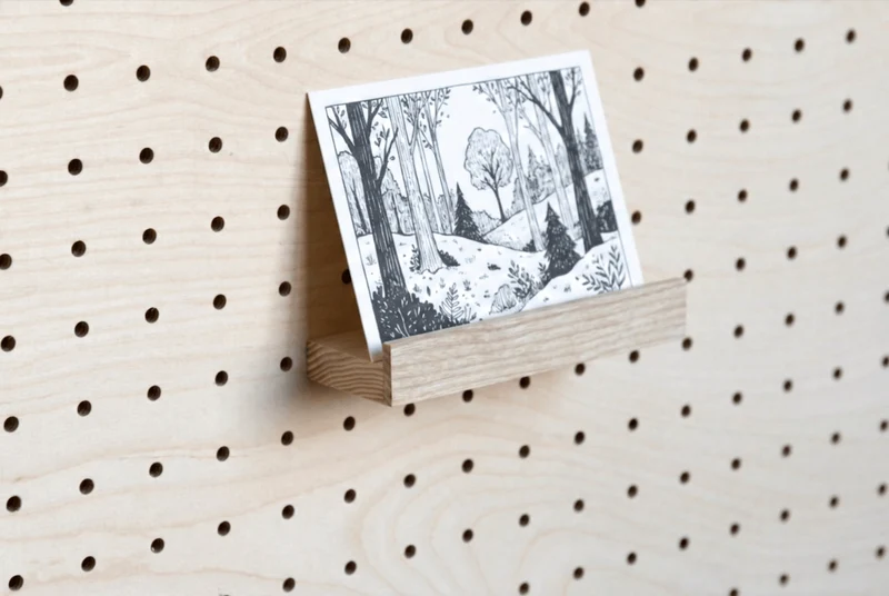 Cimaise en bois pour pegboard – présentoir à livres mural panneau perforé