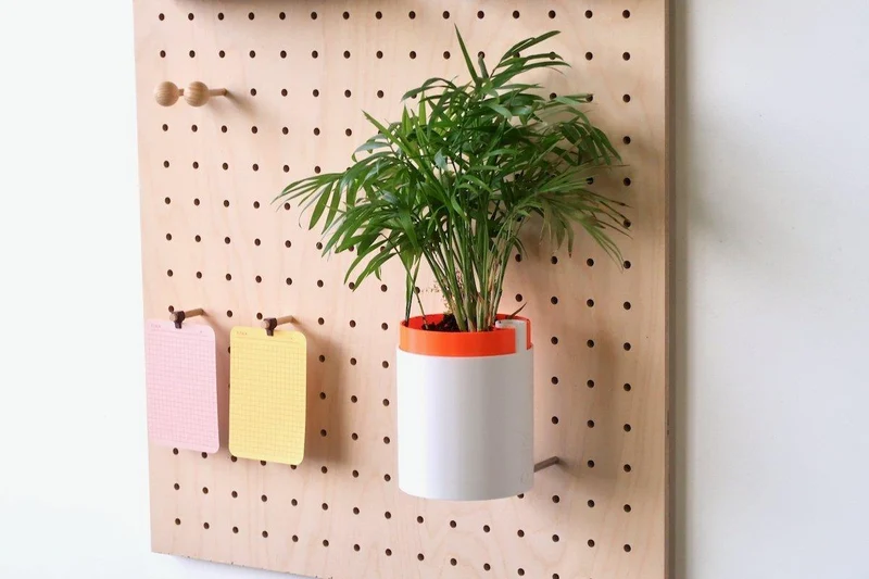 Pot de fleurs à réservoir d'eau pour pegboard – jardinière murale 3D
