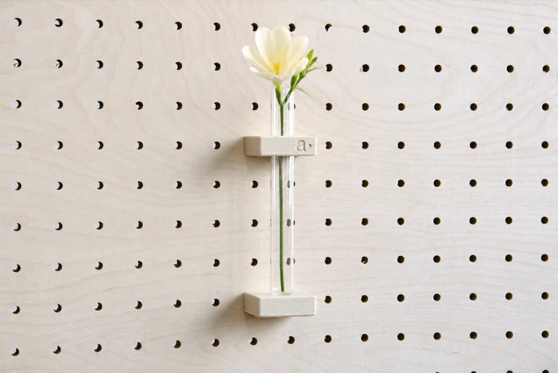 Soliflore mural pour pegboard – porte-fleur vase panneau perforé