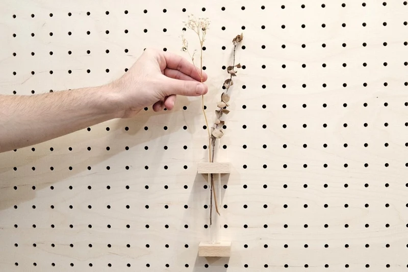 Soliflore mural pour pegboard – porte-fleur vase panneau perforé