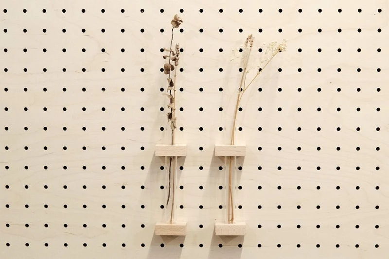Soliflore mural pour pegboard – porte-fleur vase panneau perforé