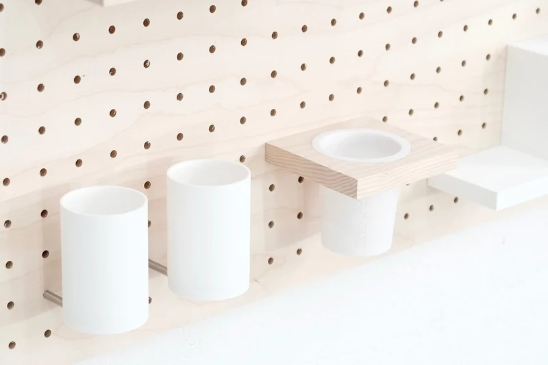 Kit animateur pegboard – panneau perforé mural + accessoires (kit tout-en-un)