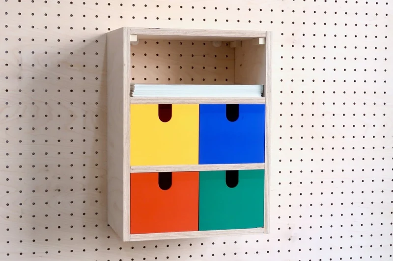 Casier 3 sections pour pegboard – organiseur de bureau et papier A4 mural