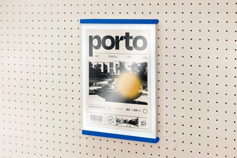Porte-affiche en plexi pour pegboard – support d'information mural