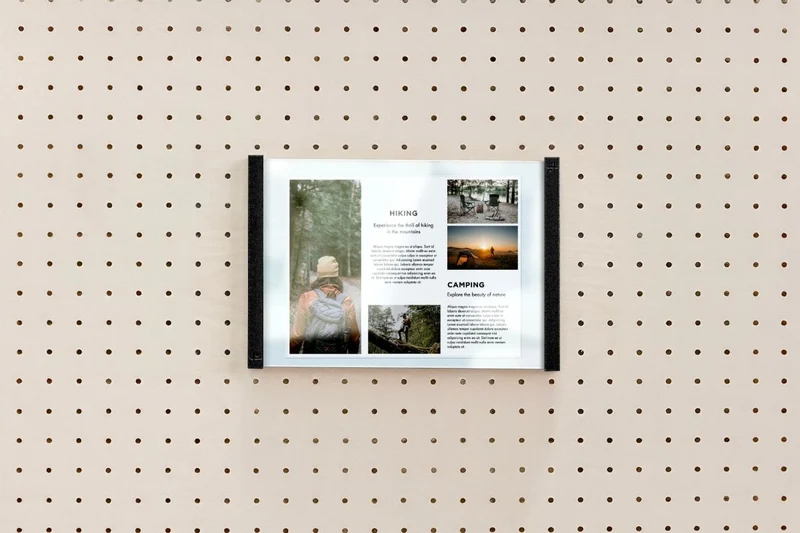 Porte-affiche en plexi pour pegboard – support d'information mural