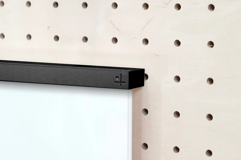Porte-affiche en plexi pour pegboard – support d'information mural