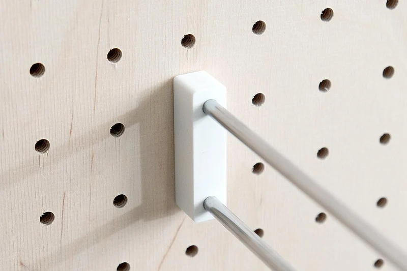 Crochet métallique coloré pour pegboard – broche murale panneau perforé