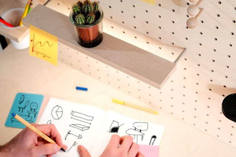 Lampe murale pour pegboard – luminaire de bureau panneau perforé