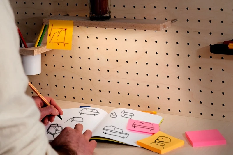 Lampe murale pour pegboard – luminaire de bureau panneau perforé