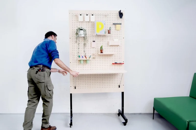 Pegboard mobile sur roulettes – panneau perforé autoportant double face