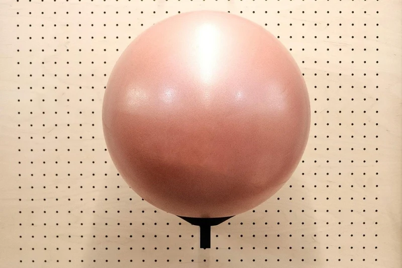 Support ballon de yoga mural pour pegboard – porte-ballon panneau perforé