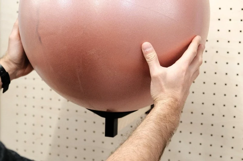 Support ballon de yoga mural pour pegboard – porte-ballon panneau perforé