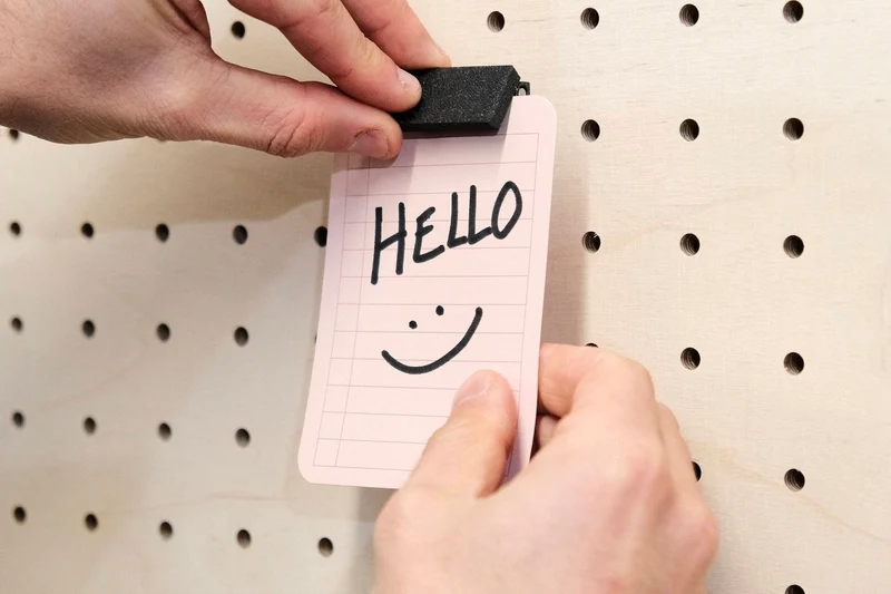 Pince photo magnétique pour pegboard – clip aimanté mural panneau perforé
