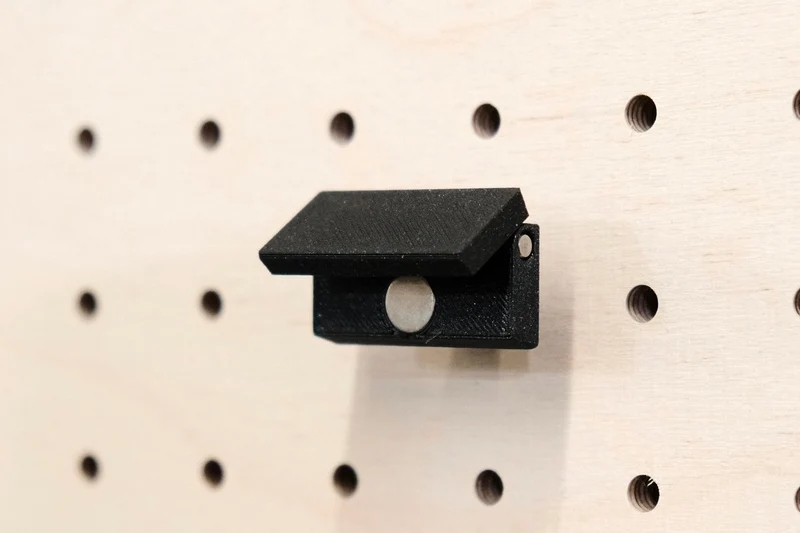 Pince photo magnétique pour pegboard – clip aimanté mural panneau perforé