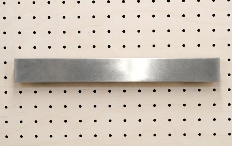 Porte-couteaux aimanté mural pour pegboard – barre magnétique panneau perforé