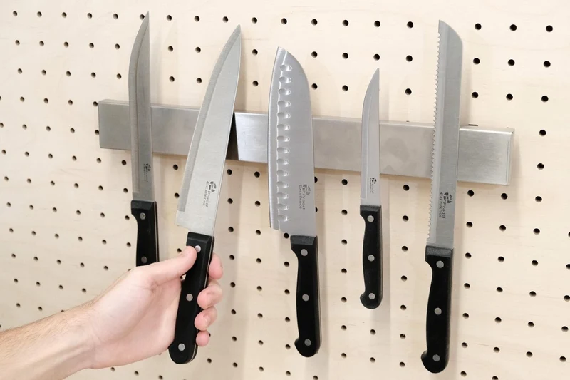 Porte-couteaux aimanté mural pour pegboard – barre magnétique panneau perforé