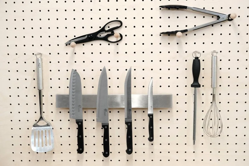 Porte-couteaux aimanté mural pour pegboard – barre magnétique panneau perforé