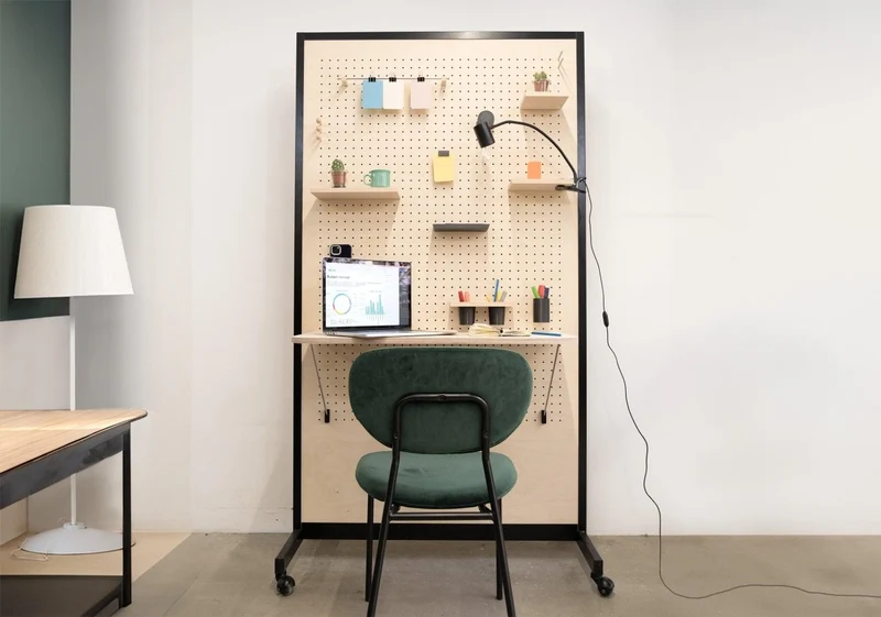 Bureau modulaire mural pour pegboard – plan de travail panneau perforé