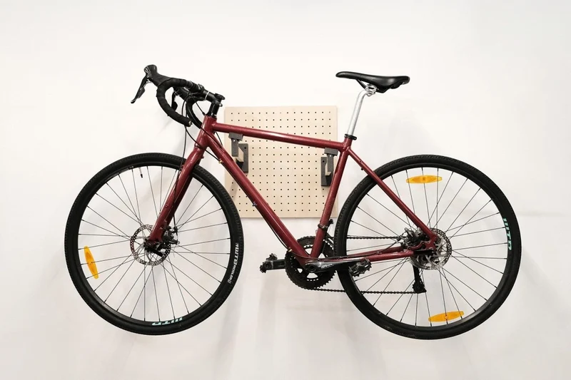 Support vélo mural pour pegboard – porte-vélo panneau perforé