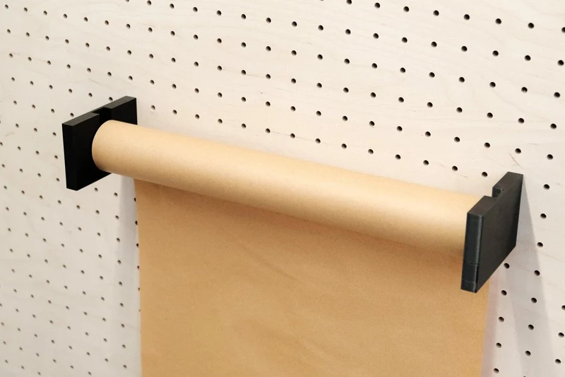 Porte-rouleau kraft mural pour pegboard – dérouleur papier panneau perforé