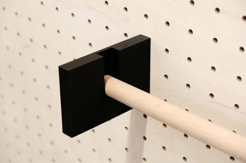 Porte-rouleau kraft mural pour pegboard – dérouleur papier panneau perforé