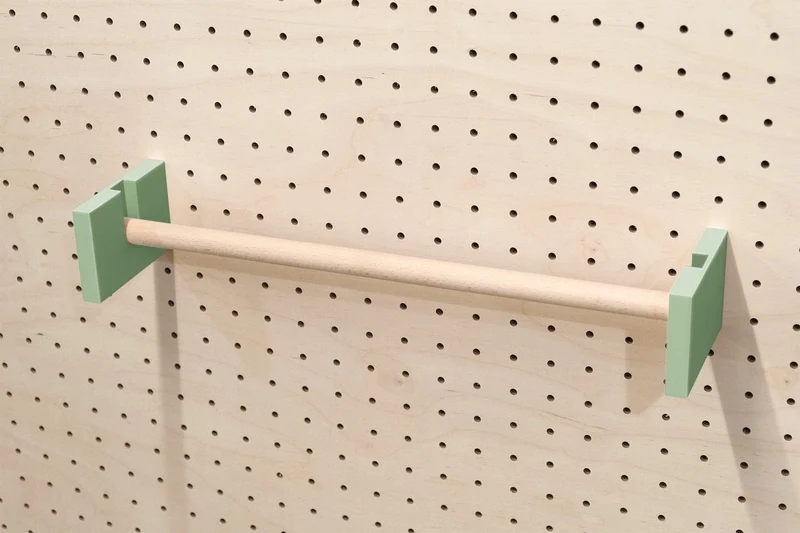 Porte-rouleau kraft mural pour pegboard – dérouleur papier panneau perforé