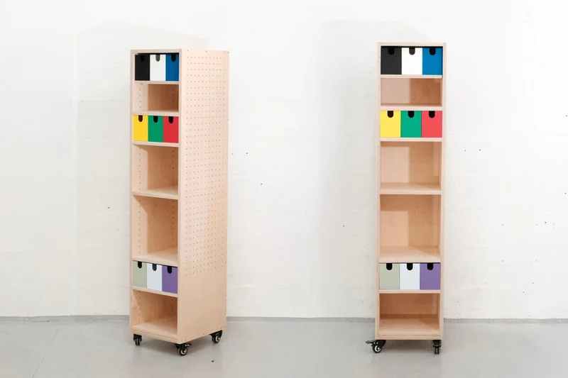 Tour de rangement pegboard sur roulettes – meuble à casiers mobile