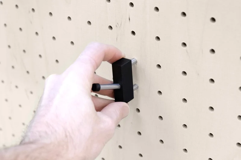 Crochet mural multi-usages pour pegboard – patère panneau perforé
