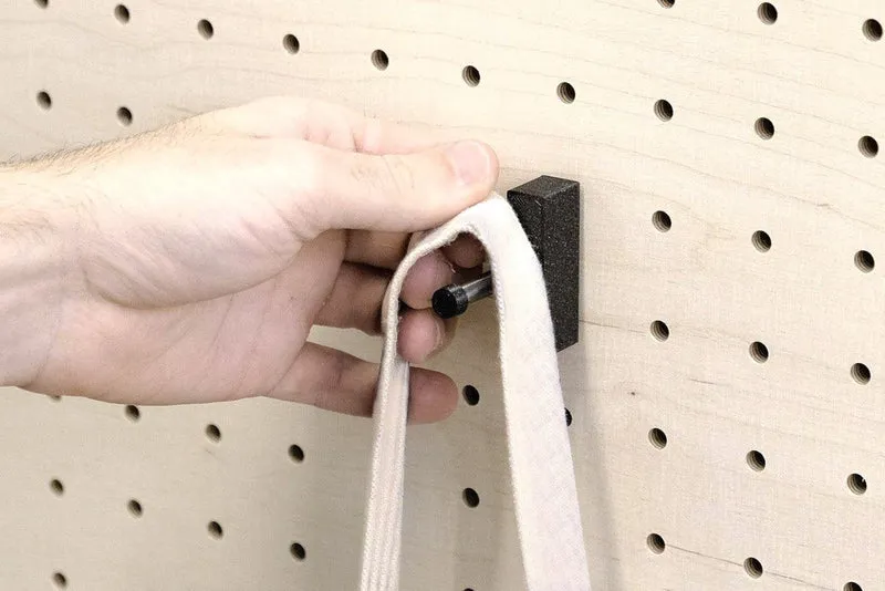 Crochet mural multi-usages pour pegboard – patère panneau perforé
